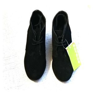 NWT Crocs Ankle Booties